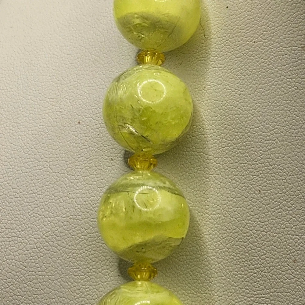 Vintage Trifari Yellow Lucite Bead Necklace Gold Tone Adjustable Chain Choker - Picture 5 of 7